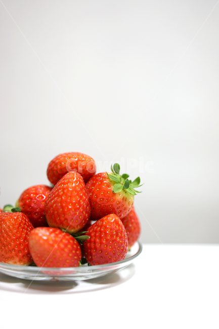 딸기,strawberry,과일,음식,겨울철과일,빨강,레드,red,베리,음식,식재료,요리,food,cook,meal,dishes,food reserves,과일,열매,fruit