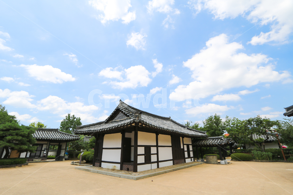 한옥,한국,전통,기와집,한옥마을,백그라운드,배경,다울,하늘,한국전통,한국문화,korean traditional,korean culture,건축물,건물외관,exterior,building,structure,architecture,construction