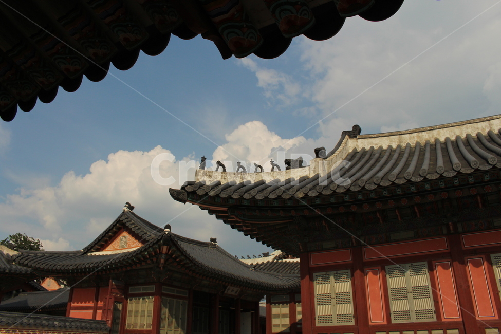 하늘,구름,창덕궁,전통,기와,마루,창,한국,자연,빛,천장,푸른,평화로운,지붕,한국전통,한국문화,korean traditional,korean culture,랜드마크,landmark,tourist attraction,한국랜드마크,한국관광지,한국명소,korea landmark,korea tourist attraction,건축물,건물외관,exterior,building,structure,architecture,construction