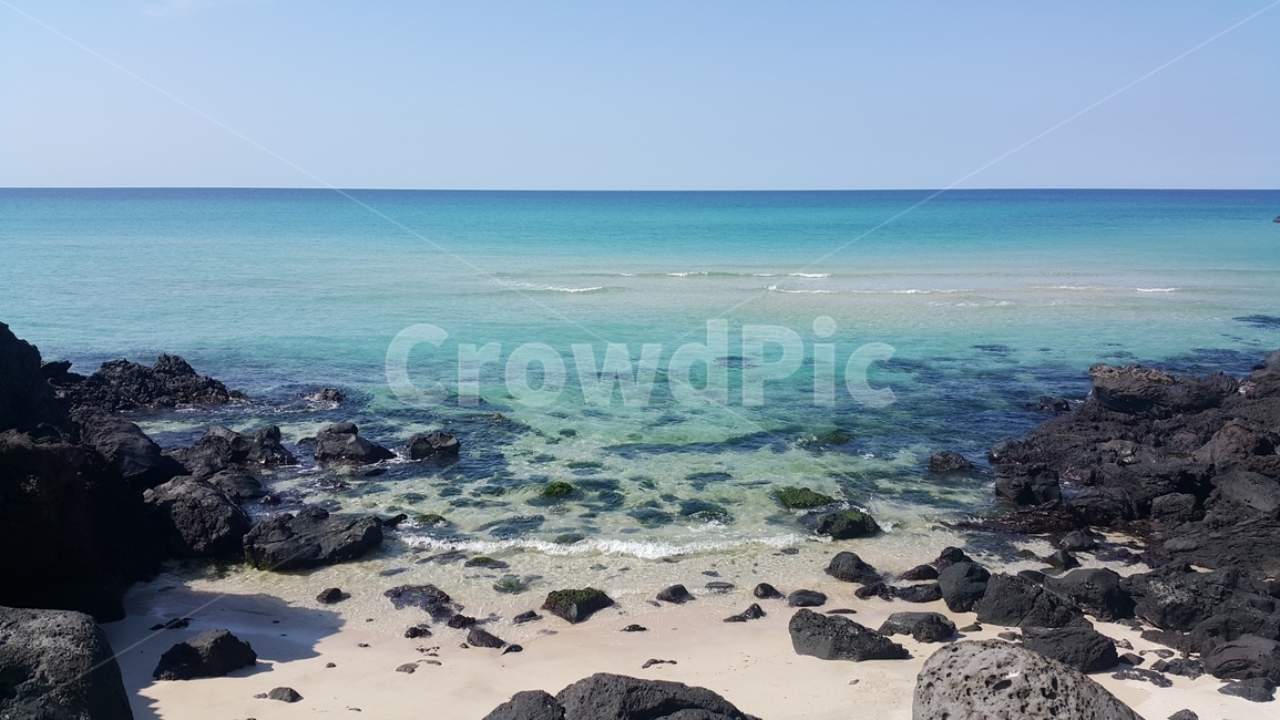제주도바다,제주도해수욕장,에메랄드바다,에메랄드빛바다,현무암,바다,해수욕장,모래,해초,수평선,파도,맑은하늘