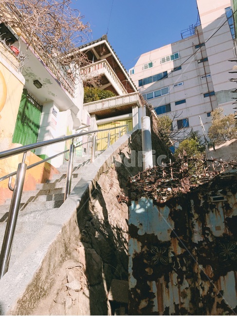 골목,계단,주택,대문,녹이슨문,옛날주택,저택