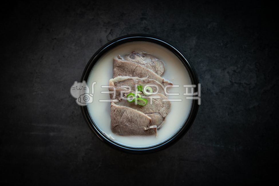 설렁탕,곰탕,수육국밥,소고기,뚝배기,사골육수,대파,파,음식,식사,메뉴컷,요리,따뜻한,국물,한그릇,수육
