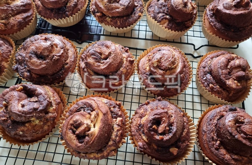 home baking,baking,bread,cafe,bakery,dessert,Cinnamon bread,cinnamon roll,food