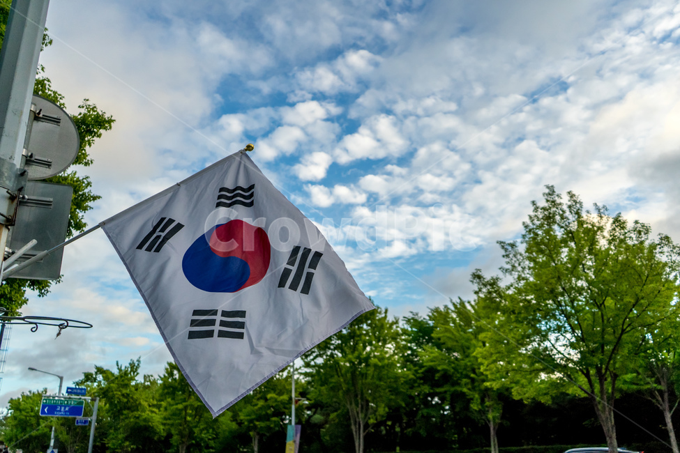 태극기,koreanflag,하늘,sky,구름,cloud,국경일,holiday,nationalholiday,햇살,sunlight