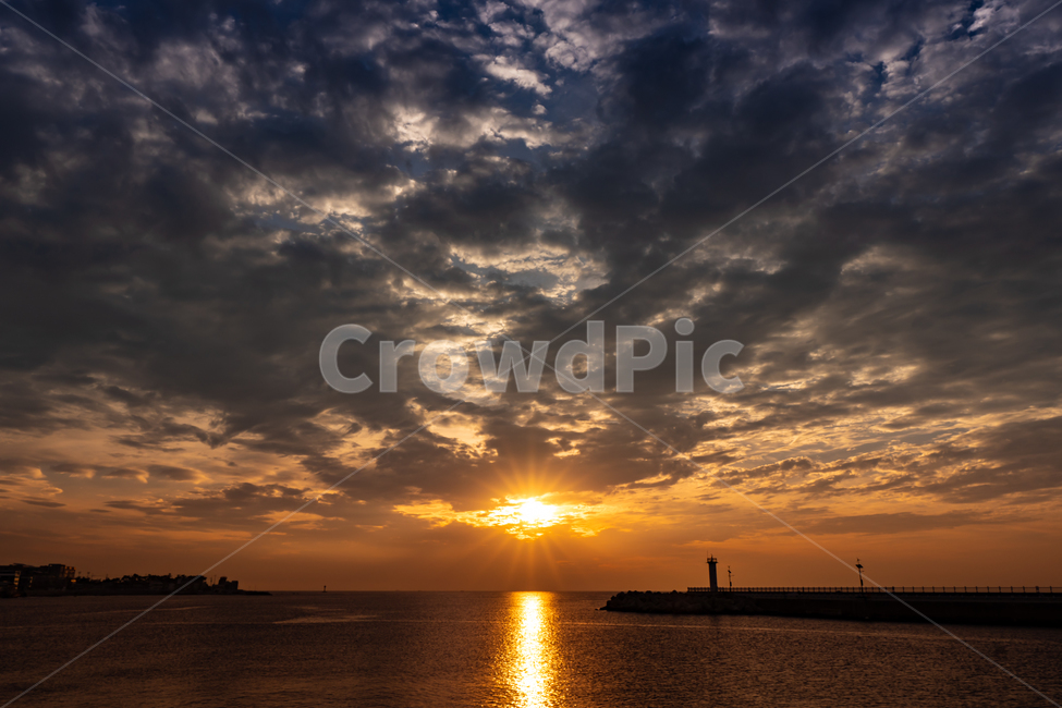 구룡포,등대,lighthouse,일출,sunrise,sunlight,햇빛,자연,풍경,nature,landscape,outdoors,옥외,light,빛,flare,플레어,sky,하늘,dawn,새벽,dusk,황혼,red sky,붉은 하늘,sunset,일몰