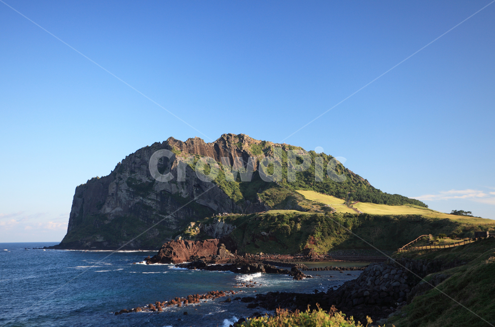 성산일출봉,성산,일출봉,산,봉,봉우리,자연,풍경,환경,녹색,그린,명소,관광,관광지,하늘,아름다운,바다,해안,바위,배경,백그라운드,제주,제주도,한국,자연,풍경,nature,landscape