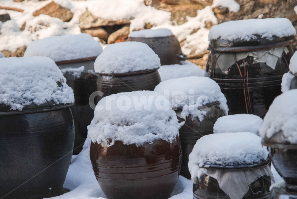 독,장독대,눈,겨울,흰눈,항아리,이불,쌓인눈,snow,winter,시골,소복소복,계절,뚜껑,겨울,계절,winter,season,한국전통,한국문화,korean traditional,korean culture