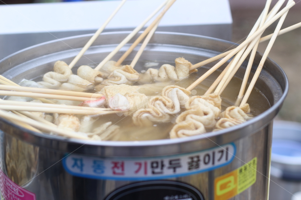 어묵,겨울간식,오뎅,오뎅꼬치,어묵꼬치,어묵국물,오뎅국물,분식,뜨끈함,포장마차,매점,간식,한국간식,koreasnacks,길거리음식,koreastreetfood,food,korea
