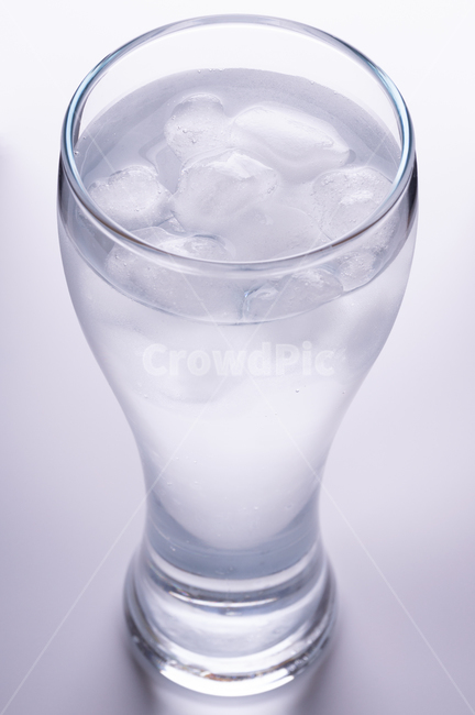얼음물,얼음,물,잔,컵,흰배경,음료,음료수,drink,beverage,누끼,remove background