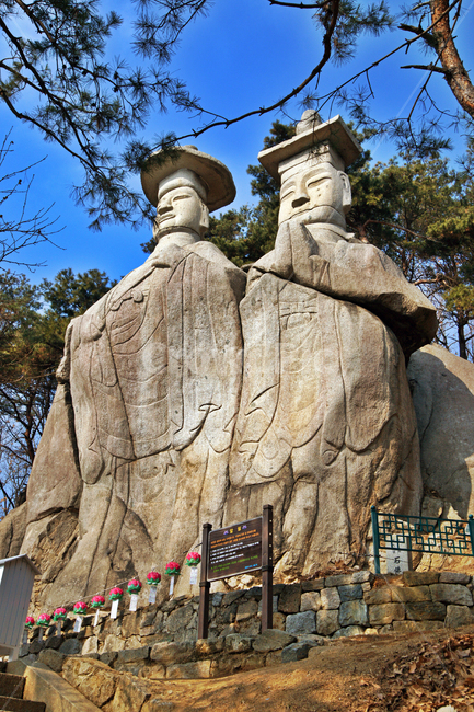 마애이불입상,용미리,파주,고려시대,마애불,국보제93호,암벽,불상,원립불,방립불,쌍미륵석불,설화,전설,선각,선종,한국전통,한국문화,korean traditional,korean culture,조각상,동상,석상,조형물,statue,bronze statue,stone statue