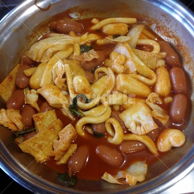 두끼,떡볶이,분식,즉석떡볶이,음식,한국음식,요리,떡,소세지,오뎅,어묵