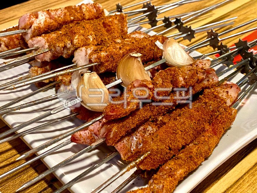 lamb skewers,snack,Midnight Snack,Garlic Skewers,Chinese cuisine,ingredients,stick,cooking,sheep,roast,garlic,Drink snacks,cook,Lamb skewers,dishes,Chinese food,food,meal,foodreserves,lamb,meat