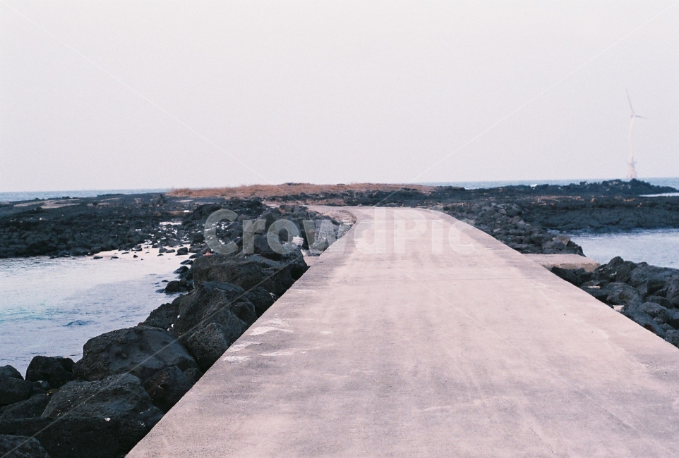해안로,길,바다,돌,바다로가는길,sea,필름사진,자연,풍경,nature,landscape,한국자연풍경,한국자연경관,korea nature landscape,제주도,jeju,jeju island,감성,sensible,feeling