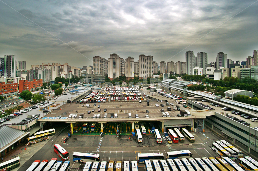 강남고속버스터미널,서울고속버스터미널,신반포,고속버스,여행,사통팔달,도시,풍경,city,landscape,한국도시풍경,한국도시경관,korea cityscape,교통,교통수단,traffic,transportation,road,도로,intersection,교차로,asphalt,아스팔트