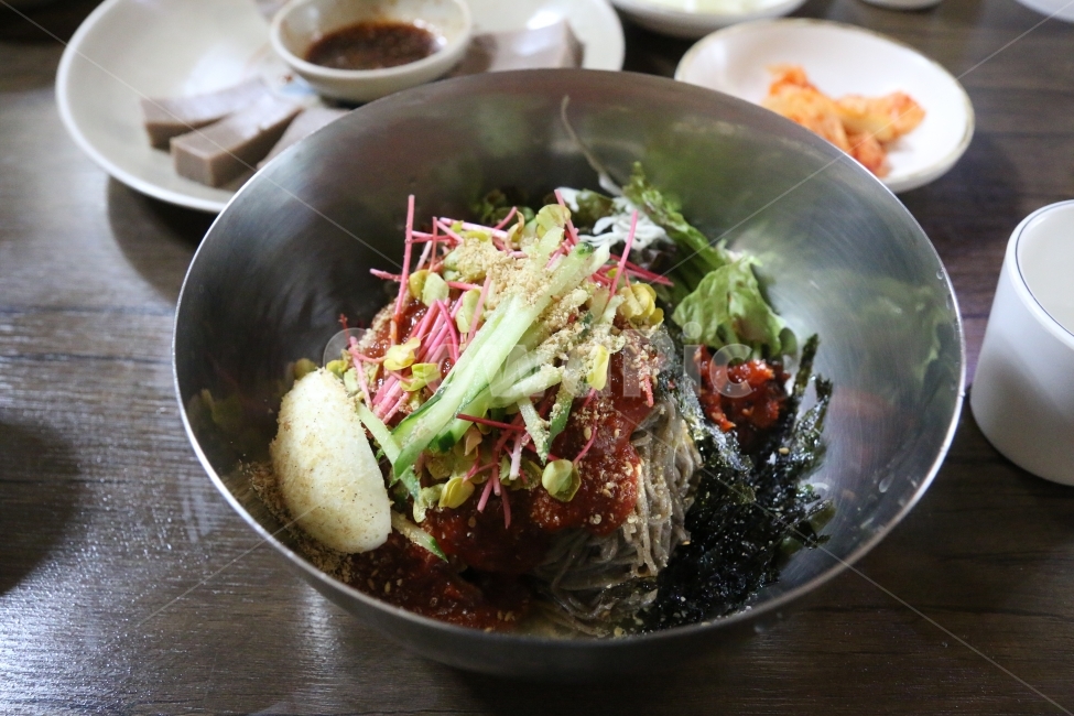 메밀국수,비빔국수,음식,국수,여름음식,푸드,음식,식재료,요리,food,cook,meal,dishes,food reserves,면류,면요리,noodles,한식,한국음식,한국요리,korean food,korean dishes,korean meal,korean cook
