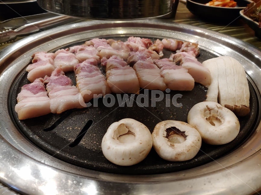 삼겹살,버섯,고기,소고기,돼지고기,송이버섯,양송이버섯,양송이,음식,요리,food,meal,koreanfood