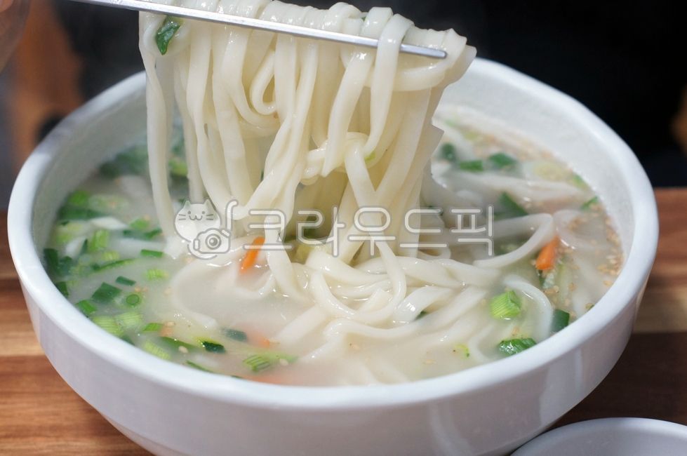 고기국수,칼국수,국수,meatnoodles,bowl,noodles,soupbowl,국물요리,면요리,사골,사골국,국물,한식,한국음식,식재료,cook,meal,dishes,reserves,사발,식사,kfood,foodpresentation,음식,food,kfood,요리,플레이팅,foodpresentation,plating