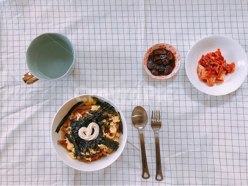 집밥,덮밥,김치,수저,테이블보,요리,음식,식재료,요리,food,cook,meal,dishes,food reserves