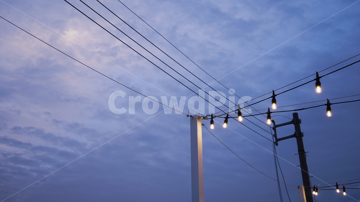 utilitypole,전신주,하늘,sky,전구,bulb,줄조명,stringlight