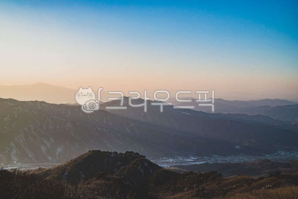 조경철천문대,경기도화천,화천,화천천문대,천문대길,observatory,관측소,광덕산,노을,해질녘,저녁하늘,저녁노을,sunset,eveningsky,안개,fog,mountainpath,산길,능선,ridge,설산,snowmountain