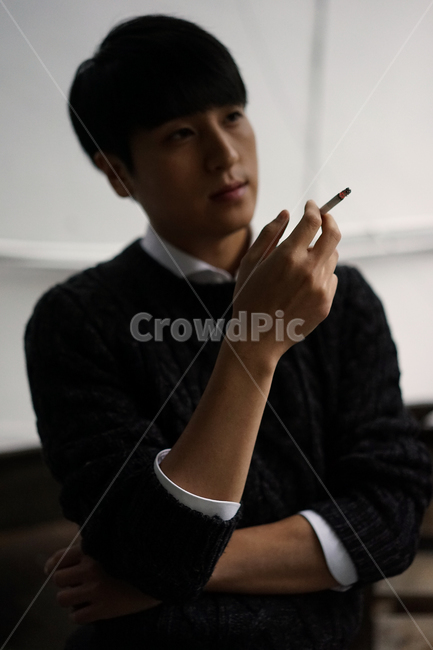 남성,남자,담배,흡연,담배꽁초,금연,니코틴,건강,사람,인물,인간,human,person,남성,남자,man,male