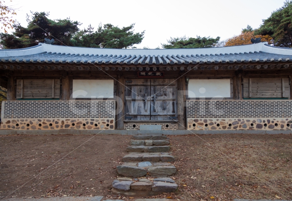 가을,계절,단풍,암자,사찰,절,강화,강화도,전등사,기도,수양,수련,계단,숲,temple,autumn,nature,asia,buddhism,architecture,fall,landscape,travel,colorful,park,garden,beautiful,background,tree,asian,leaf,orange,art,image,holiday,tower,한국전통,한국문화,korean traditional,korean culture,종교,신앙,religion,belief,faith,건축물,건물외관,exterior,building,structure,architecture,construction