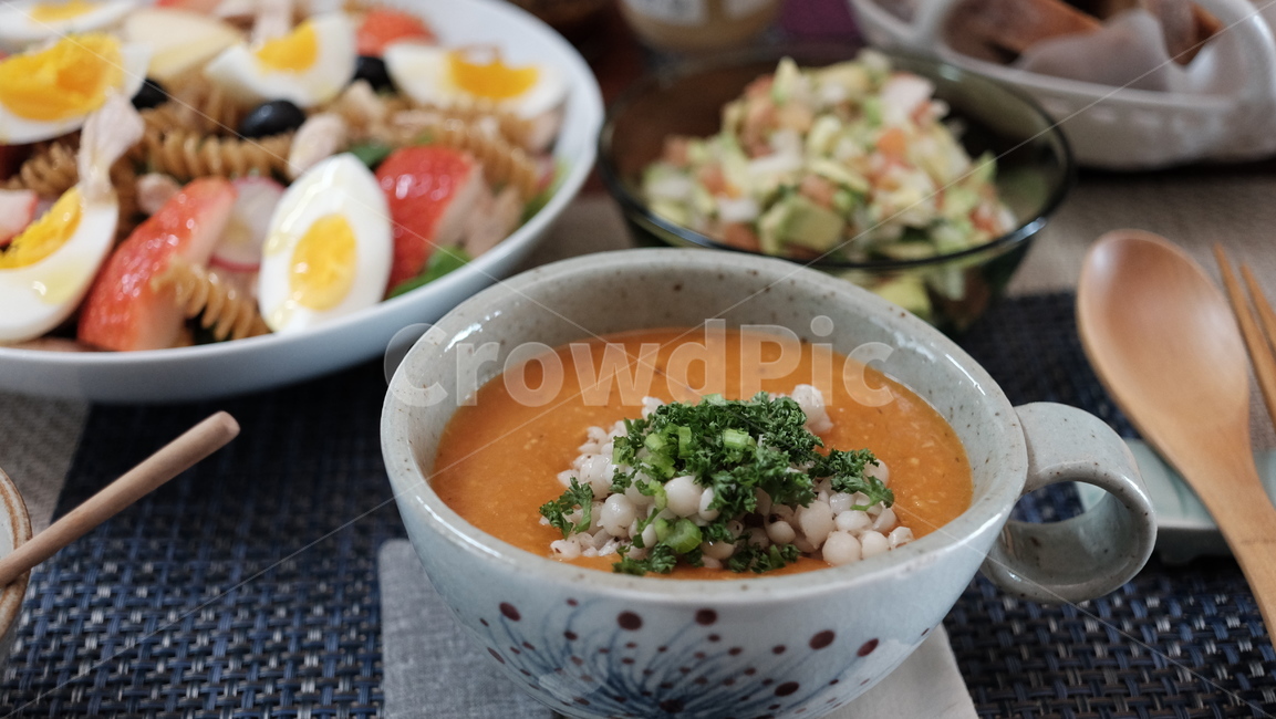 bread,빵,샐러드,호밀빵,토마토수프,수프,soup,토마토,율무,채식,식탁,상차림,건강식탁,food,요리,음식,계란,egg,식사,bowl,meal,음식,식재료,요리,food,cook,meal,dishes,food reserves
