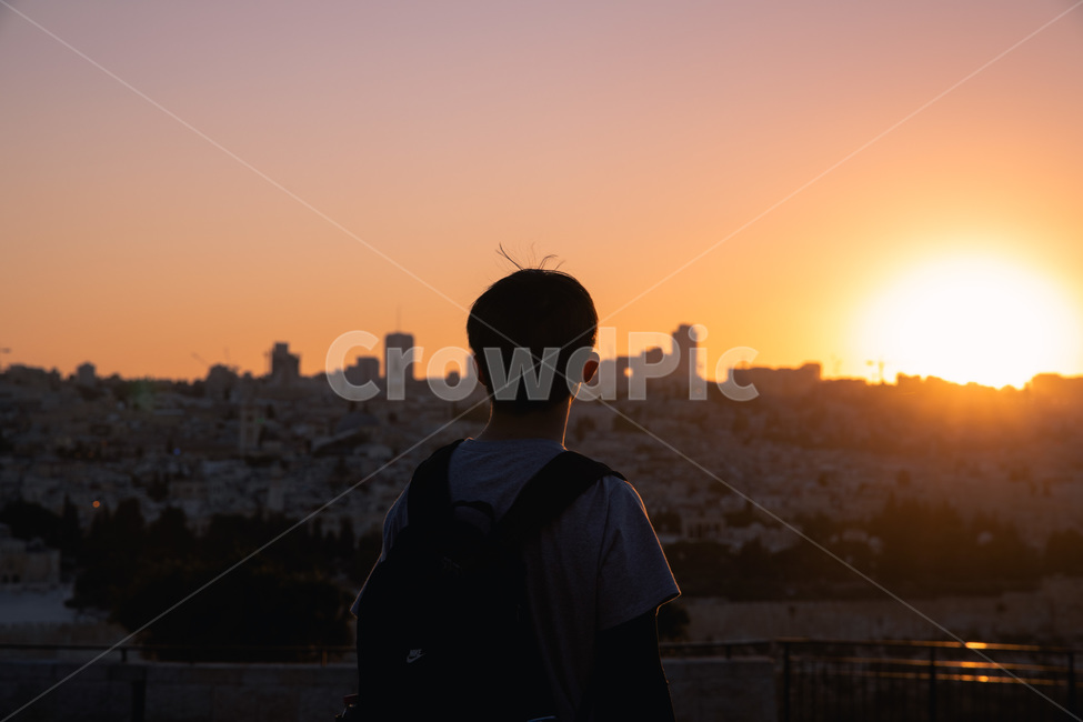 석양,골든타임,노을,야경,예루살렘,이스라엘,승천산,라라랜드,색감,사람,인물,인간,human,person,남성,남자,man,male,고독함,외로움,쓸쓸함,우울함,슬픔,lonely,solitary