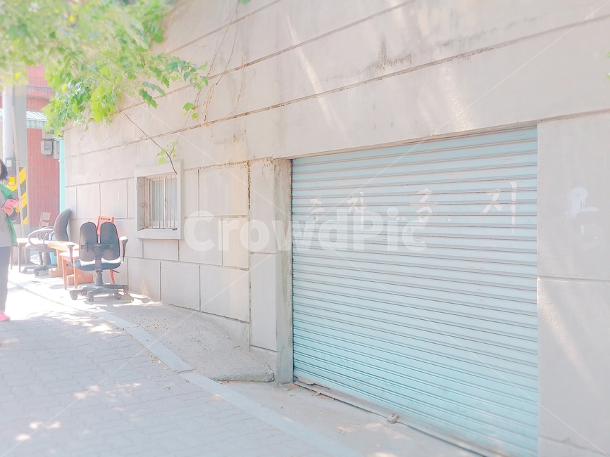 주차장,대문,셔터,의자,창문,shutter,window,park,parkinglot,chair,fence,자물쇠,lock