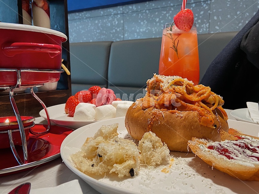 브런치,파스타,에이드,딸기,런치,파티음식,음식,식사,마실것,칵테일,drink,cocktail,alcojol,알코올,알콜,vecerage,먹을것,면,브레드,빵,양식,토마토파스타
