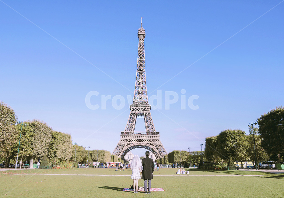 파리,여행,유럽,에펠탑,eiffel,paris,tour,couple,커플,셀프웨딩,wedding,love,랜드마크,landmark,tourist attraction,해외,외국,세계,foreign,oversea,world,세계랜드마크,해외랜드마크,외국랜드마크,world landmark,world tourist attraction,사람,인물,인간,human,person,연인,커플,사랑,lover,couple,여행,휴가,traveling,vacation,trip,grass,잔디,plant,식물,building,건물,architecture,건축물,tower,탑