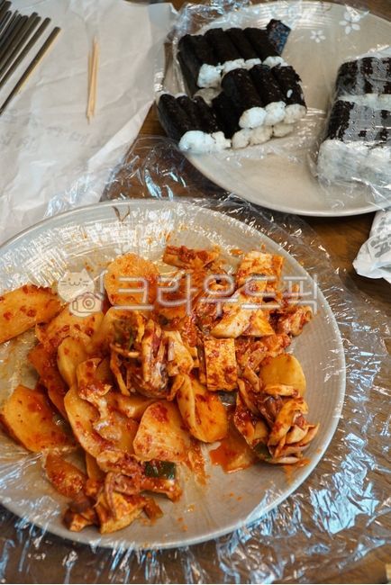 충무김밥,김밥,꼬마김밥,gimbab,meal,kreanfood,깍두기,김치,석박지,섞박지,무김치,오징어볶음,오징어무침,음식,요리,food,통영김밥,통영충무김밥,충무,통영,먹거리,한국음식,chungmugimbap,koreanfood,koreandishes,koreanmeal,koreancook,접시