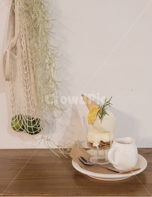 카페,아포가토,아이스크림,아이스크림콘,에스프레소,샷,접시,샷잔,플레이트,컵,잔,cafe,coffee,icecream