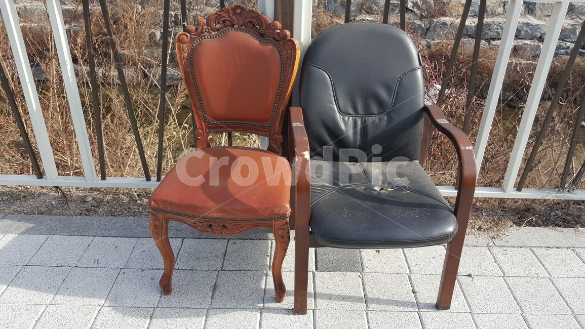 의자,길거리,휴식,낡은의자,빈티지,풍경,경치,거리풍경,빈티지사진,빈티지느낌,빈티지감성,vintage,사물,물건,오브젝트,thing,object,matter