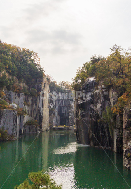 천주호,자연,풍경,nature,landscape,water,물,호수,바위,절벽,outdoors,옥외,river,강,아트밸리,자연,풍경,nature,landscape