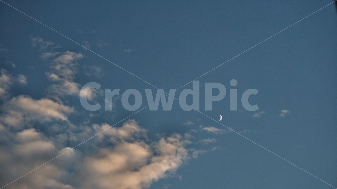 밤하늘,하늘,달,sky,moon,구름,뭉게뭉게,night,cloud,cloudy,해질녘,어둑어둑,초승달,가을하늘,자연,풍경,nature,landscape
