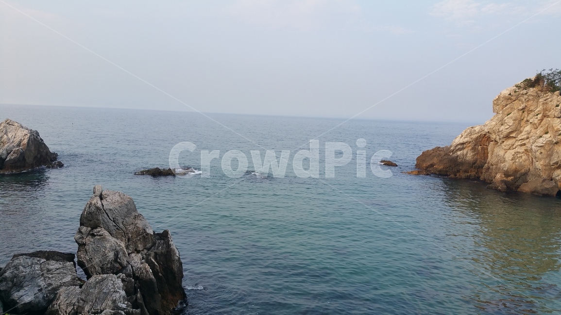 바다,sea,푸른바다,에메랄드빛,자연,nature,기암괴석,돌,하늘,sky,강원도,삼척,초곡,촛대바위길,해안선,바다경치,풍경