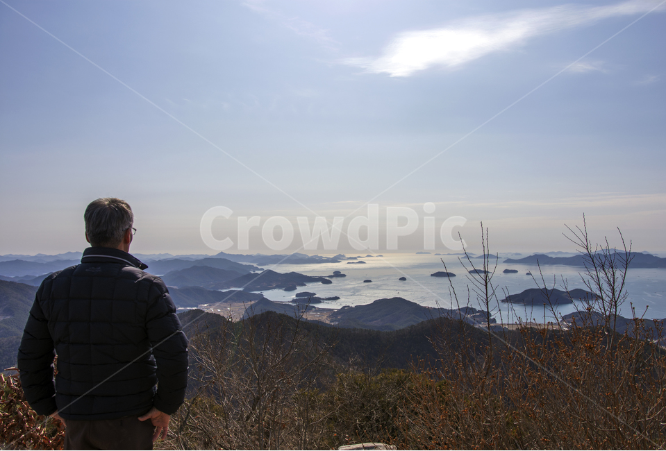바다,봄,기다림,산,섬,하늘,노인,봄향기,등산,자연,풍경,nature,landscape,한국자연풍경,한국자연경관,korea nature landscape,사람,인물,인간,human,person,남성,남자,man,male,여행,휴가,traveling,vacation,trip,outdoors,옥외