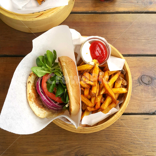 햄버거,버거,케찹,마요네즈,감자칩,burger,hamburger,ketchup,baked,구운,굽다,fastfood,지방,아메리칸,패스트푸드,식욕,스낵,restaurant,다이어트,cooking,potato,음식,american,style,음식점,요리,fry,튀김,grill,outdoor,식탁,table,eating,배고픈,hungry,sauce,야외,frenchfry,delicious,소스,fresh,신선한,감자,감자튀김,맛있는