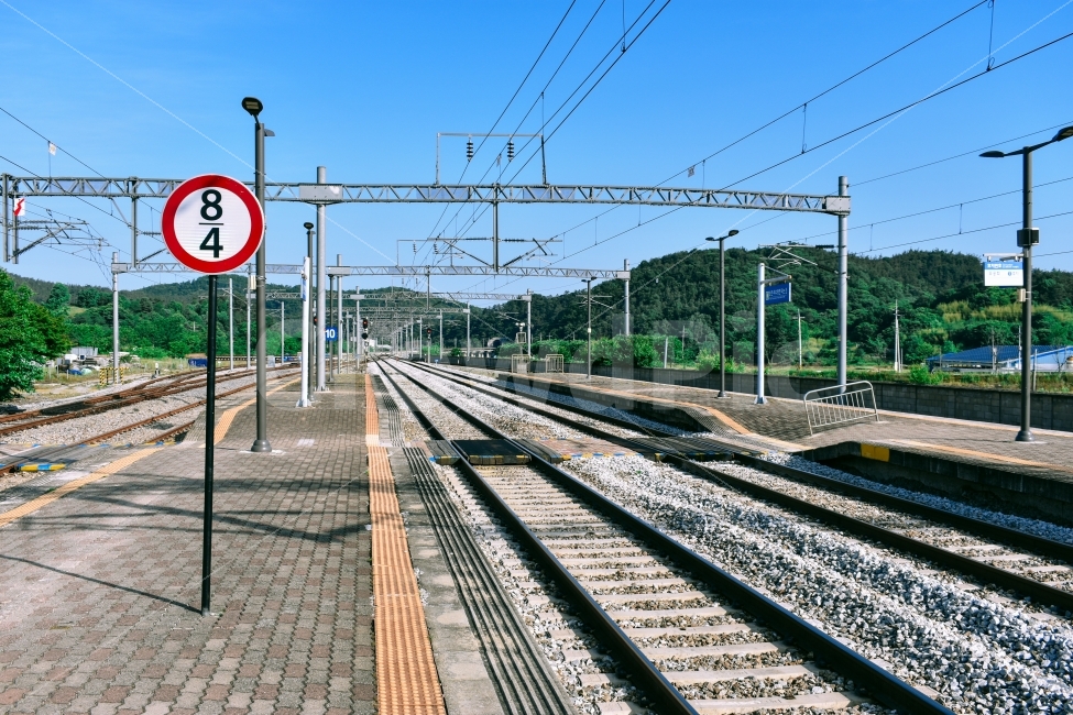 기차역,기차,역,사진,감성,감성사진,교통,교통수단,traffic,transportation,rail,레일,train track,기찻길,railway,철도