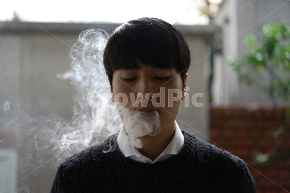 남성,남자,담배연기,담배,흡연,금연,니코틴,사람,인물,인간,human,person,남성,남자,man,male,건강,헬스웨어,헬스케어,healthware,health care