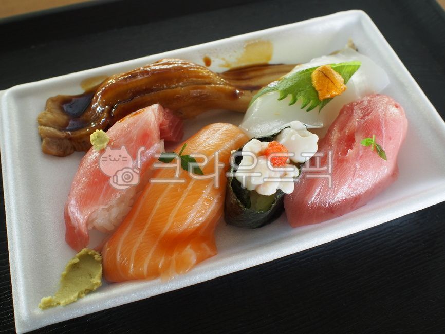 eel sushi,japanesfood,Japanese food,Karato market,salmon sushi,food,Japanese cuisine,puffer roe sushi,tuna sushi,sushi,cooking