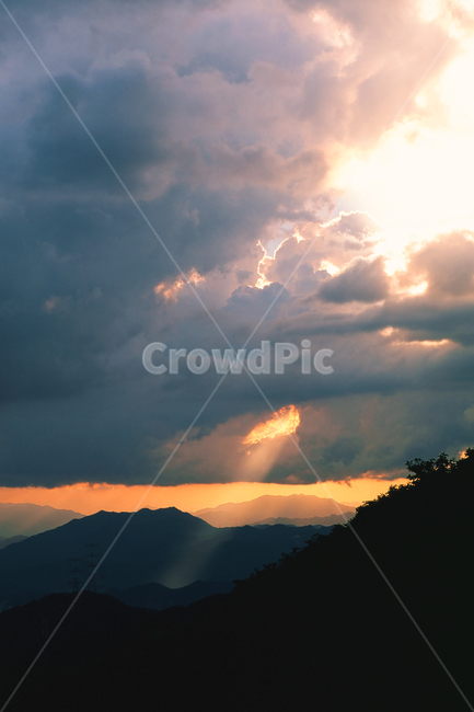 필름,필름사진,필름느낌,필름감성,저녁,산행,일몰,자연,경치,풍경,탐험,모험,구름,날씨,nature,weather,outdoors,sunlight,cumulus,sky,cloud,자연,풍경,nature,landscape,옥외,flare,플레어,light,빛,햇빛,적운,하늘