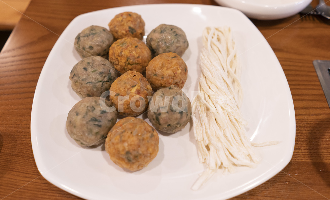 칼국수,샤브샤브칼국수,샤브칼국수,국수,음식,food,만두,굴림만두,둥글만두,미트볼
