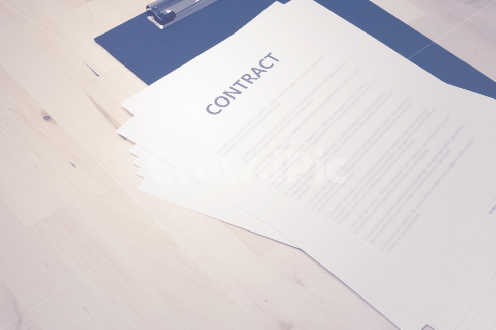 계약서,계약,비즈니스,문서,사인,싸인,비지니스,파일,종이,펜,컨셉,컨셉트,사무실,일,일터,성공,체결,계약체결,배경,이미지,배경이미지,파트너쉽,파트너,협약,협력,회사,긴장,결정,결정권,커뮤니케이션,연출,연출사진,스튜디오,볼펜,서류,서류철,work,office,sign,signature,job,partnership,company,business,contract,비즈니스,사업,business,service,work,사물,물건,오브젝트,thing,object,matter
