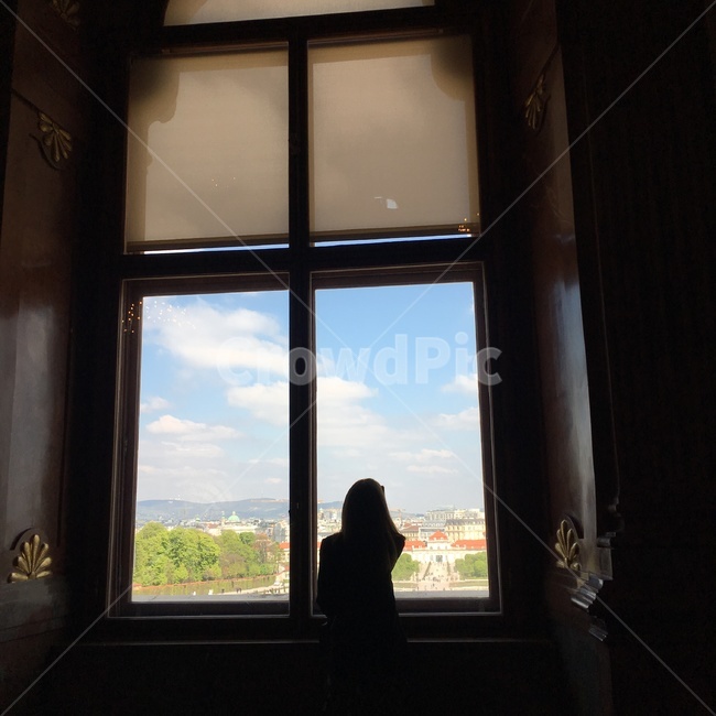 door,문,person,사람,human,인간,window,behindperson,behind,사람,인물,인간,human,person,여성,여자,woman,female,lady