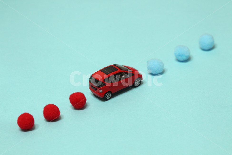 complementarycolor,color,complementary,보색,색감,구체,toy,장난감,machine,기계,자동차,자동차모형,자동차장난감,빨강색,빨강,빨간색,하늘색,동그라미,원,circle,red,blue,skyblue,car,cartoy,toycar,redcar,빨간차,빨강차,빨간색차,미니어쳐,자동차미니어쳐,연출,컨셉,콘셉,direction,concept