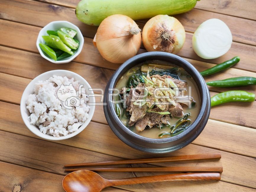 한국음식,염소탕,염소고기,밥,채소뚝배기,아시아음식,보양식,국물,배경,음식,요리,koreanfood,goatbath,goatmeat,rice,vegetablephotography,asianfood,photography,soup,background,food,cooking,음식,식재료,요리,food,cook,meal,dishes,food reserves