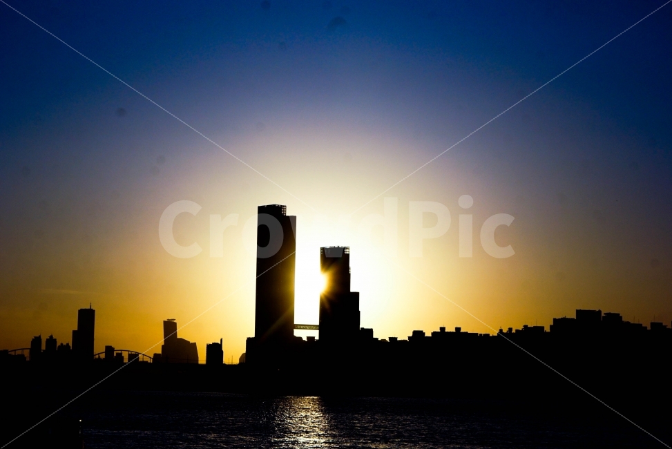풍경,노을,한강,반포,하늘,도시,풍경,city,landscape,실루엣,그림자,silhouette,shadow,nature,자연,outdoors,옥외,sky,dawn,새벽,sunset,일몰,dusk,황혼,red sky,붉은 하늘,sunlight,햇빛