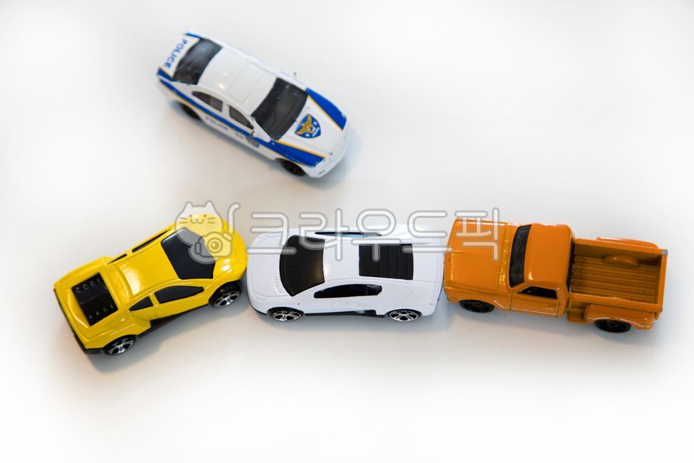 insurance,towing,contact accident,damage,traffic accident,both parties,Traffic,concept,patrol car,accident,life,vehicle,car,negligence,negligence on both sides,contact,model,injury,mediation,police car,tire,toy,passenger car,dispute,car door,collision,pol